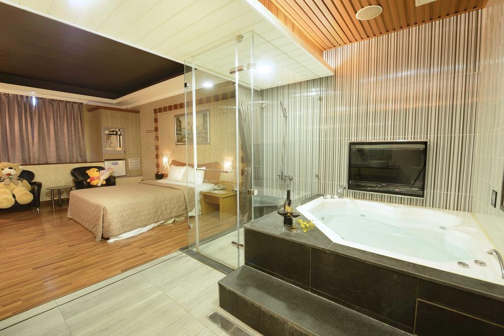 Holland Village Motel Tainan Extérieur photo