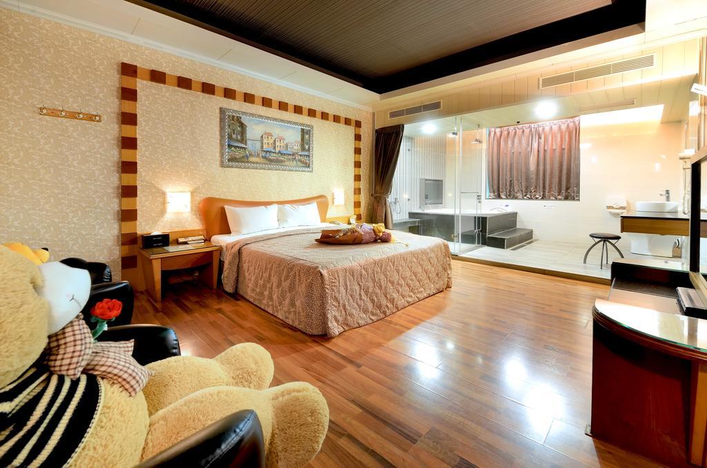 Holland Village Motel Tainan Extérieur photo
