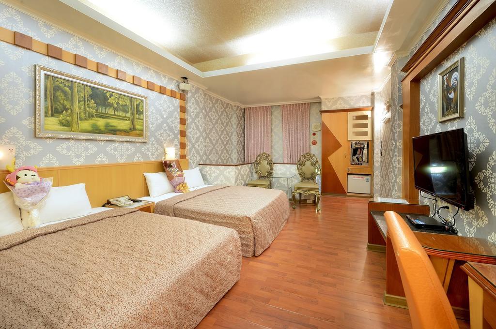 Holland Village Motel Tainan Extérieur photo