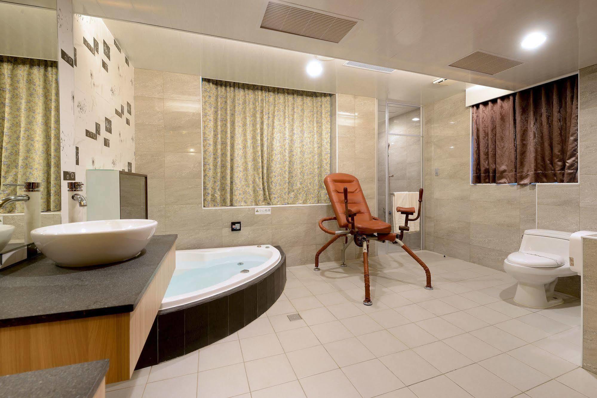 Holland Village Motel Tainan Extérieur photo