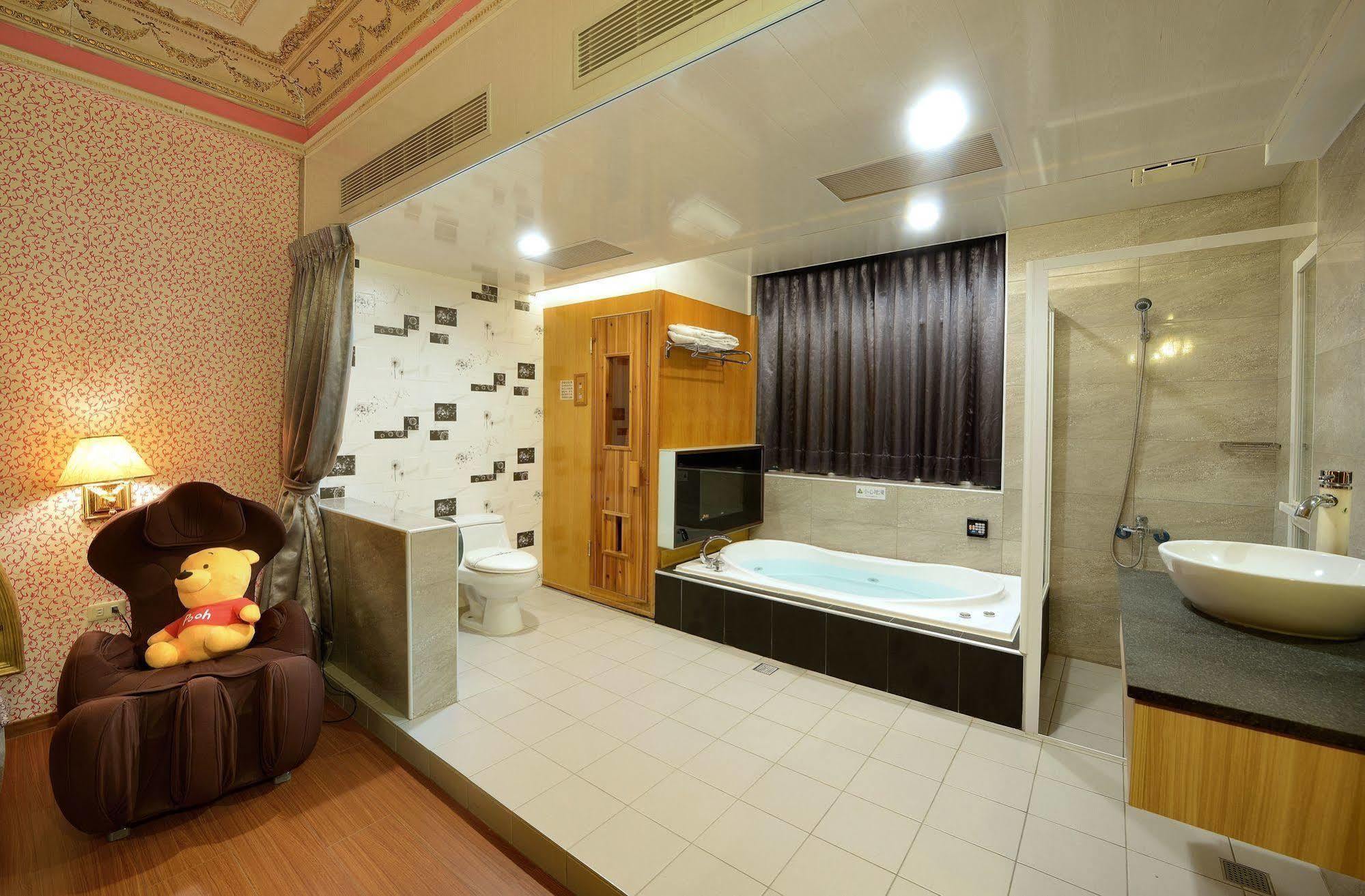 Holland Village Motel Tainan Extérieur photo