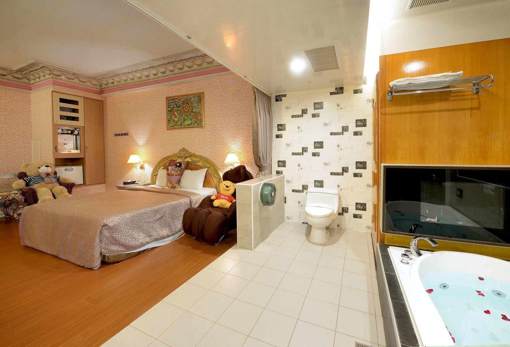 Holland Village Motel Tainan Extérieur photo
