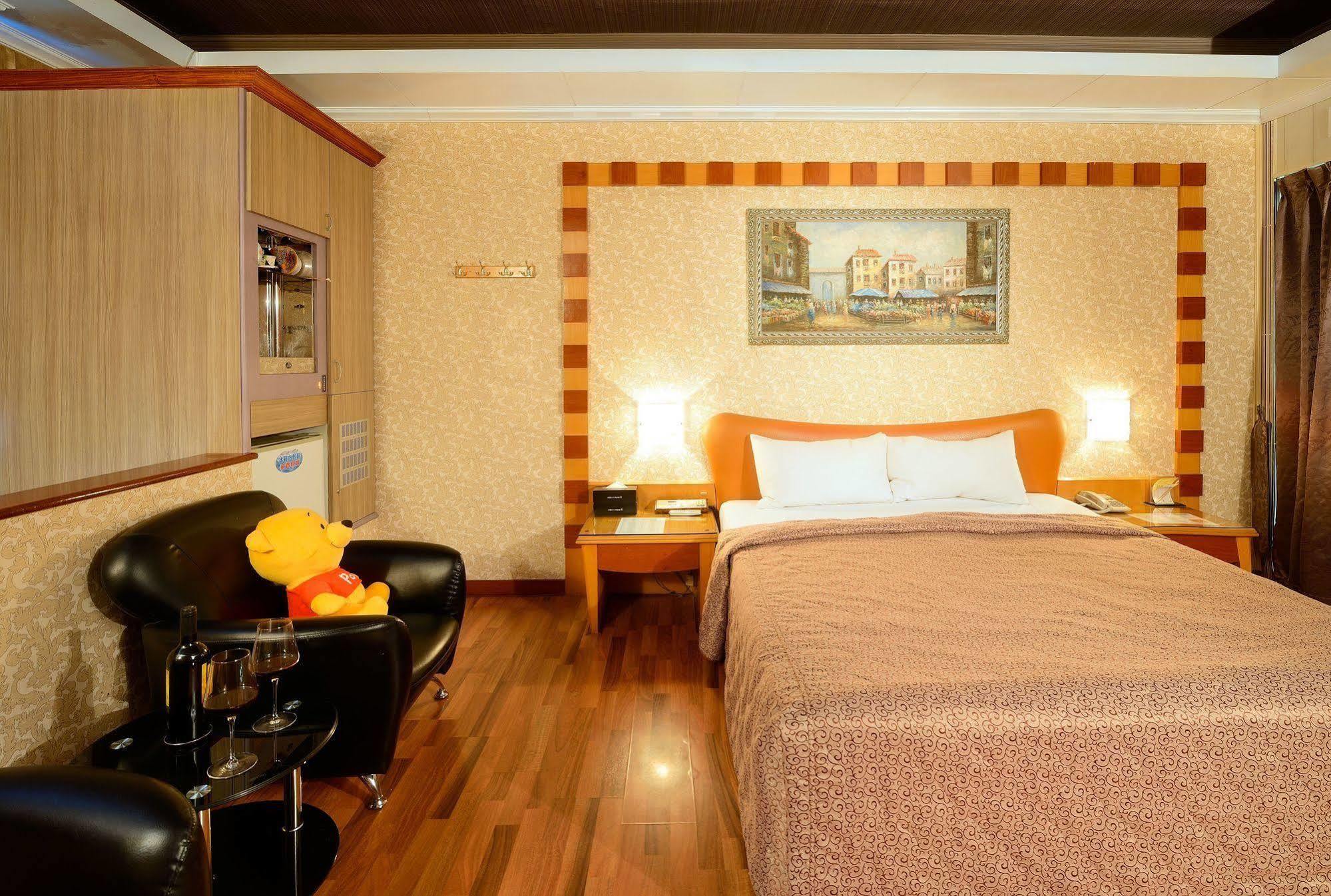 Holland Village Motel Tainan Extérieur photo