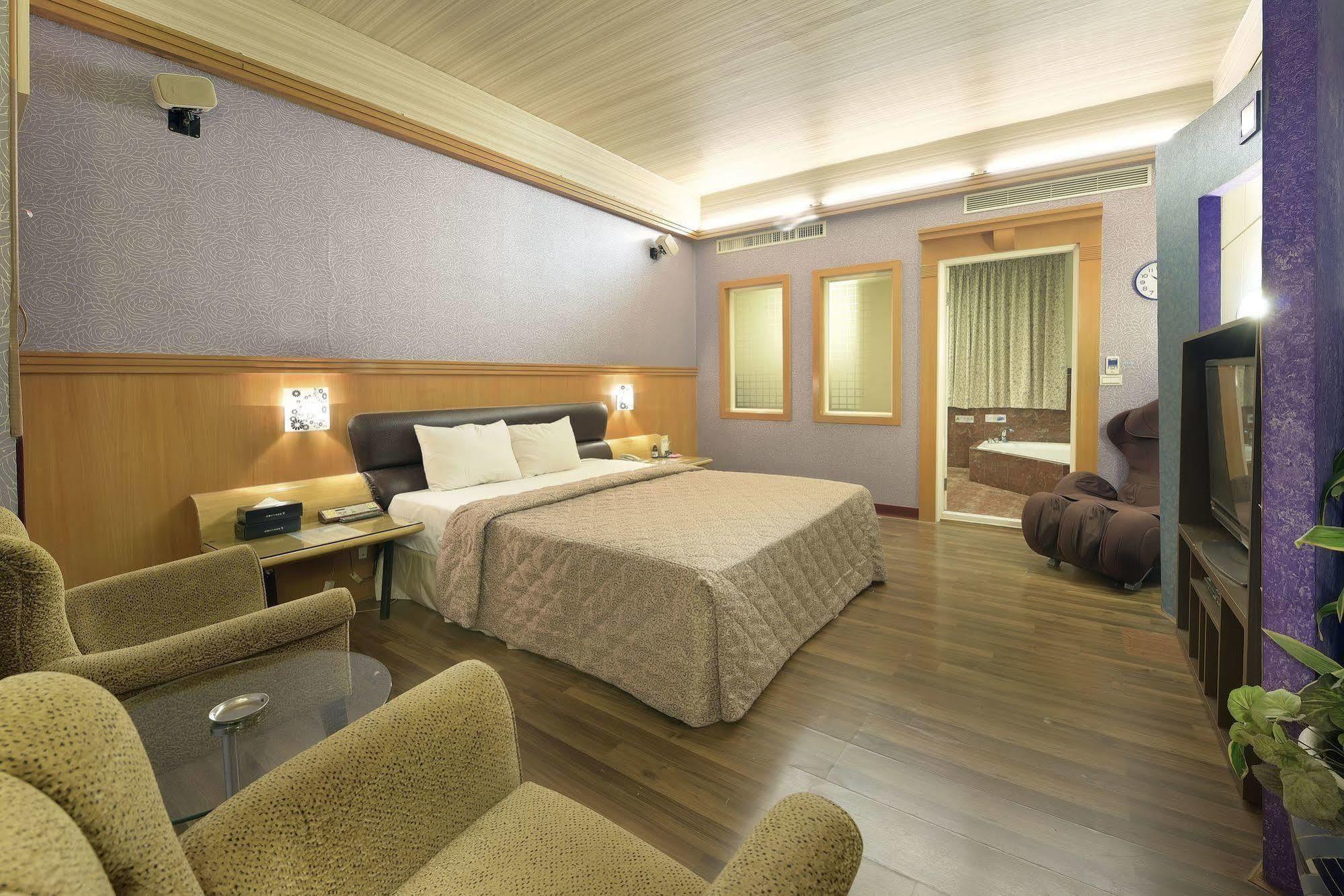 Holland Village Motel Tainan Extérieur photo