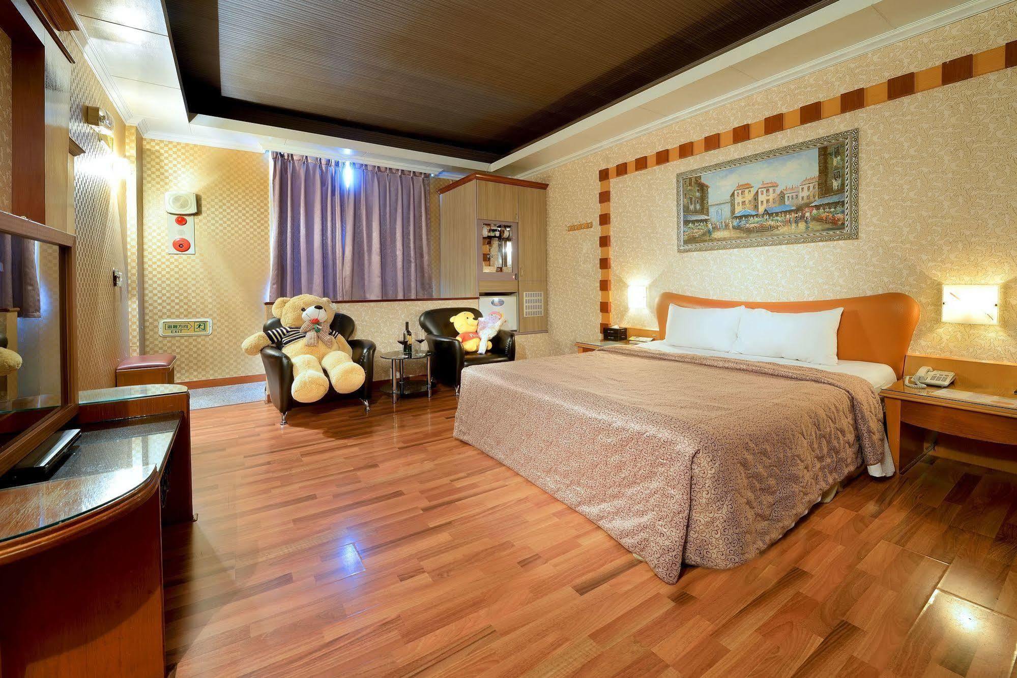 Holland Village Motel Tainan Extérieur photo