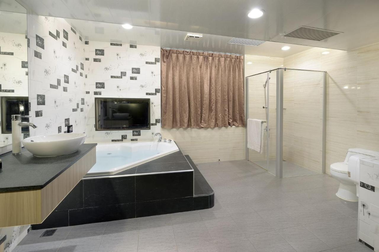Holland Village Motel Tainan Extérieur photo